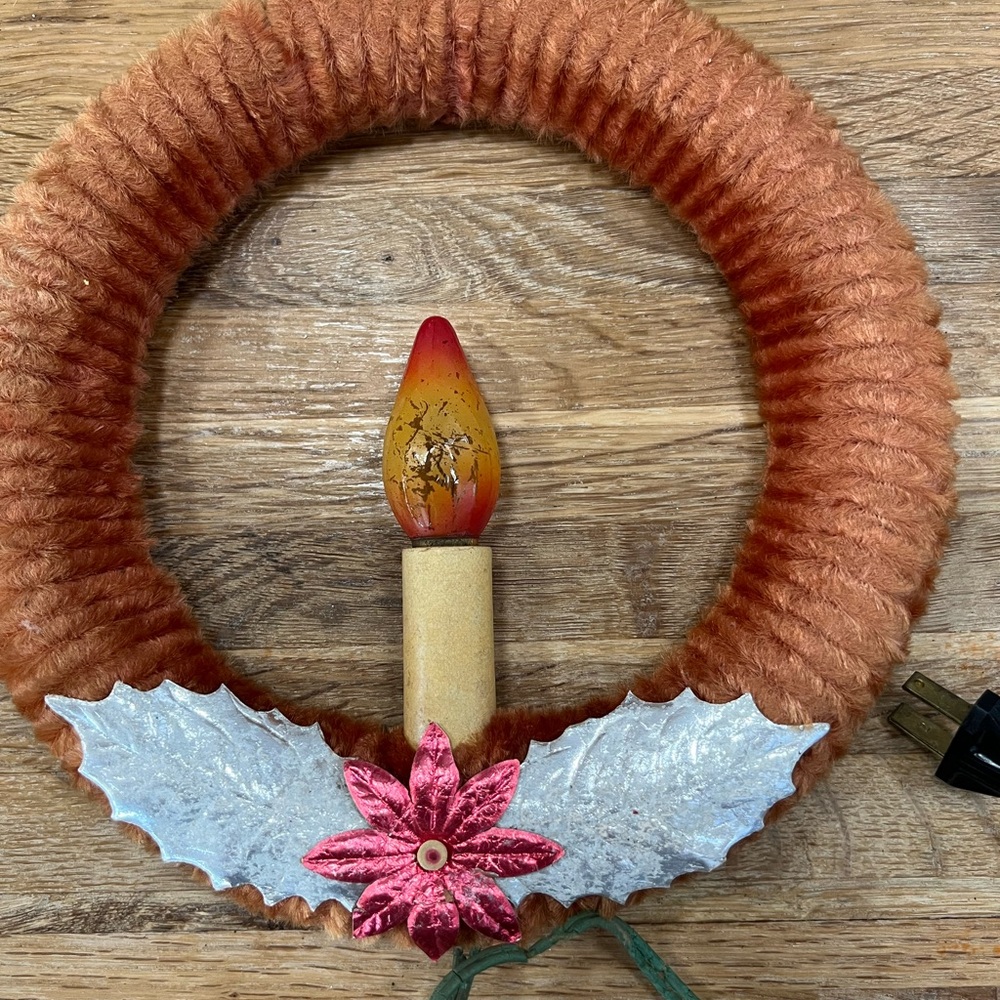 Peerless vintage light wreath home decor. Fair condition